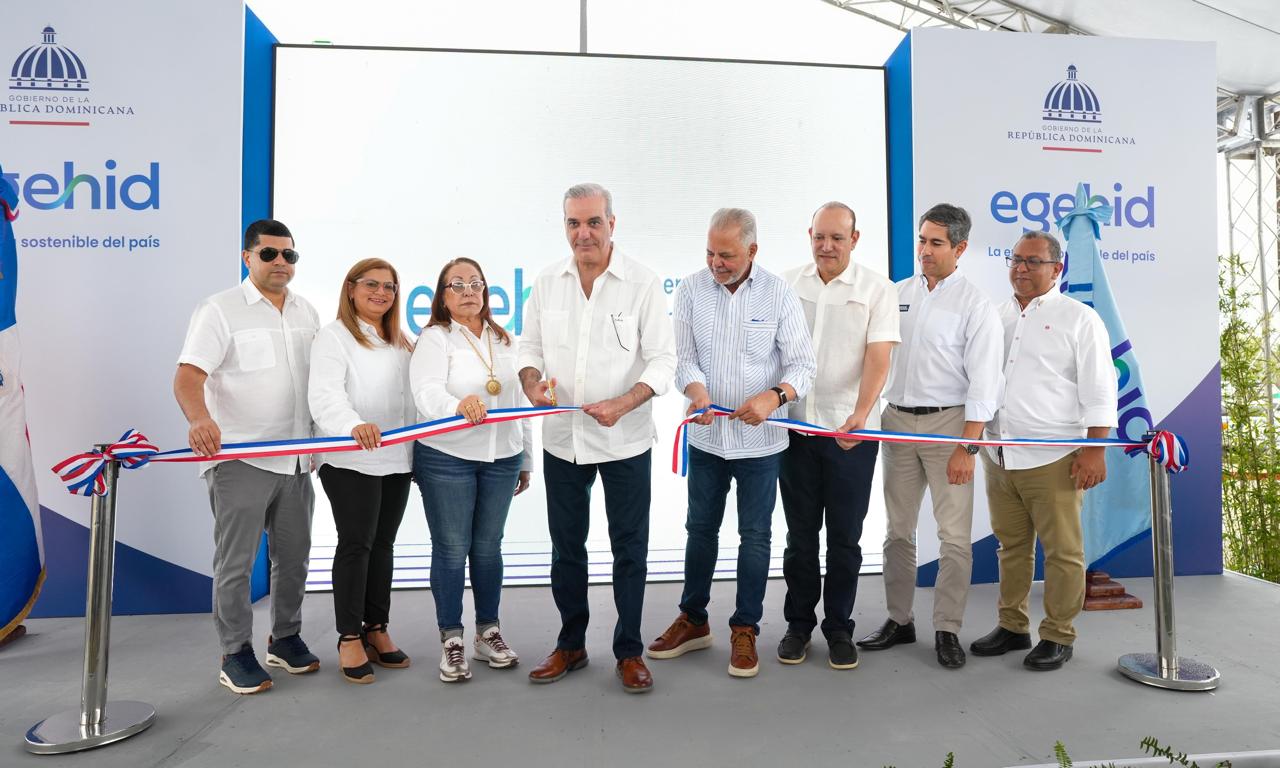 Abinader inaugura carretera en la sierra de Santiago para impulsar producción y turismo
