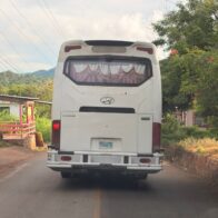 Chofer de autobús provoca terror por manejo temerario