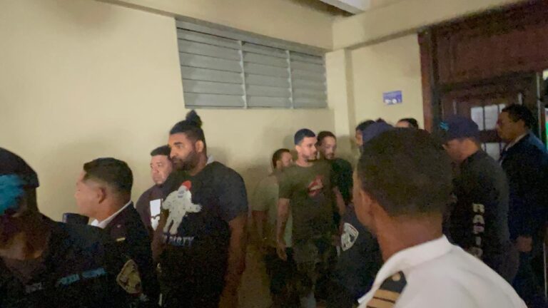 Dictan tres meses de prisión preventiva a implicados en muerte de chofer en Santiago