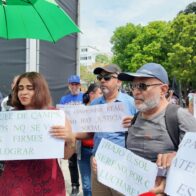 Personas con discapacidad visual protestan frente al Palacio Nacional por reapertura del CECAPCI