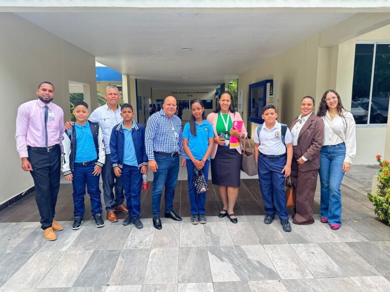 Regional 03 de Azua conquista medallas en Olimpiadas Nacionales de Ciencias de la Naturaleza