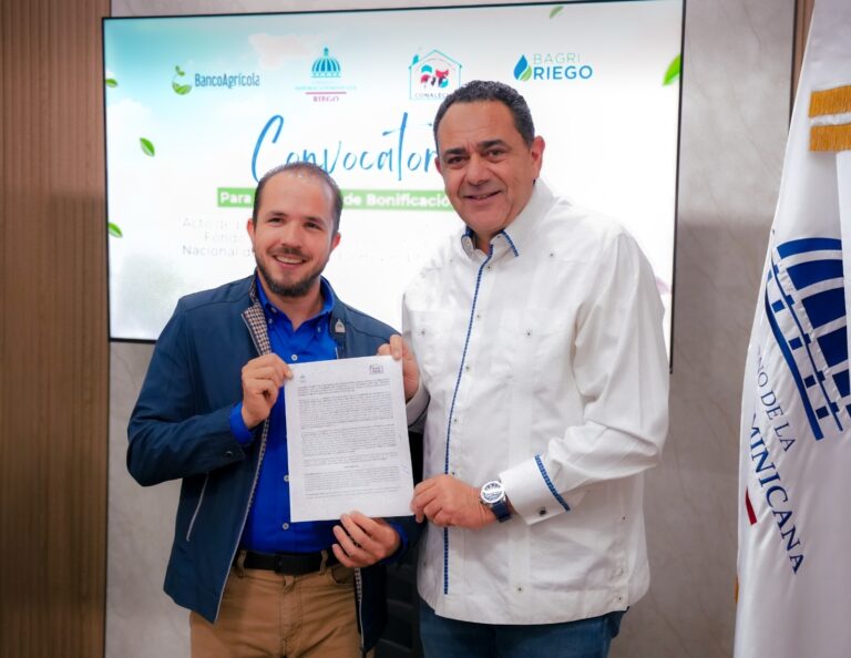 Claudio Caamaño Vélez, director de la TNR y Luis Sánchez Falette, titular de Conaleche.