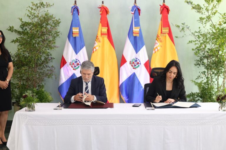 Faride Raful firma tratado internacional con España para fortalecer la prevención y detección del crimen organizado