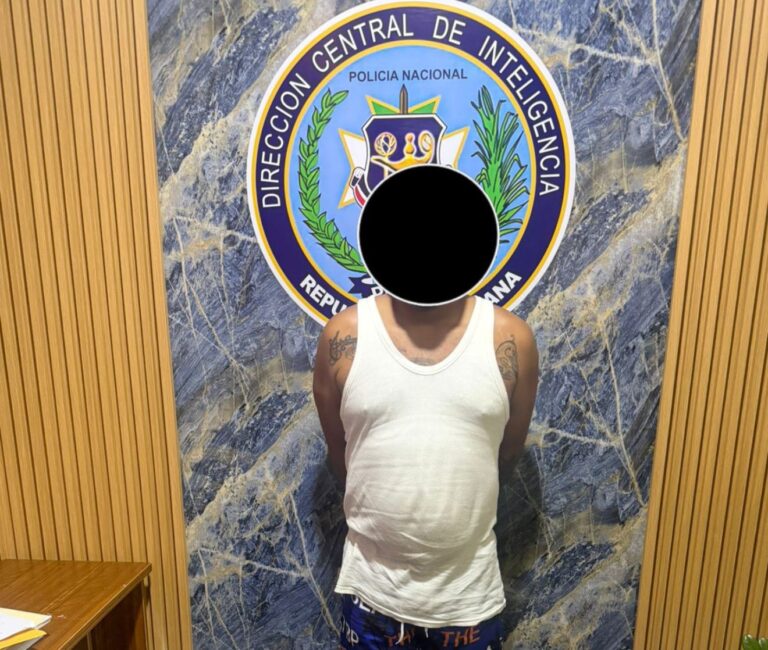 Policía ocupa armas, drogas y dinero en múltiples allanamientos en La Vega