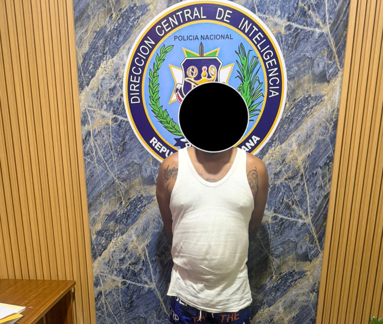 Policía ocupa armas, drogas y dinero en múltiples allanamientos en La Vega