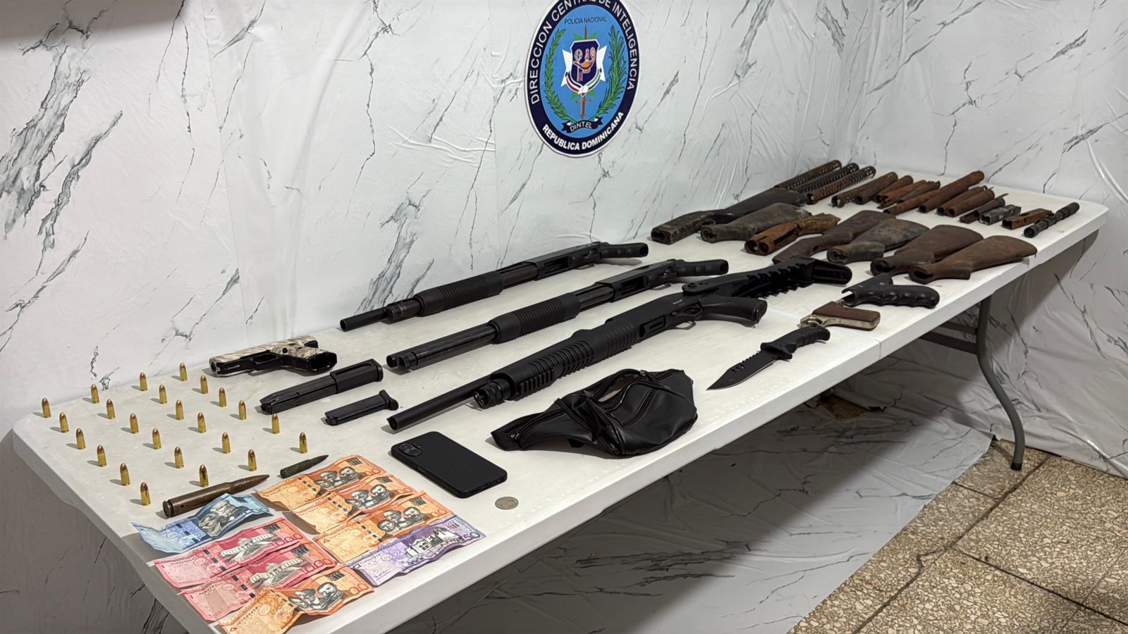 Dintel y Ministerio Público realizan allanamientos en SFM y Pimentel; ocupan armas y detienen a un hombre