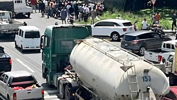 Familiares denuncian retrasos en entrega de cuerpos tras tragedia en la autopista 6 de Noviembre