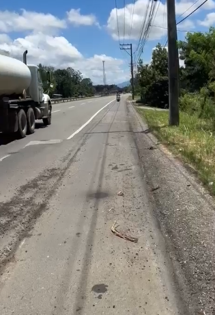 Ciudadano denuncia deterioro en tramo crítico de la autopista Duarte en Bonao