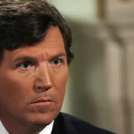 El periodista ultraconservador Tucker Carlson se disculpa por apoyar a Trump: "Me atormenta"