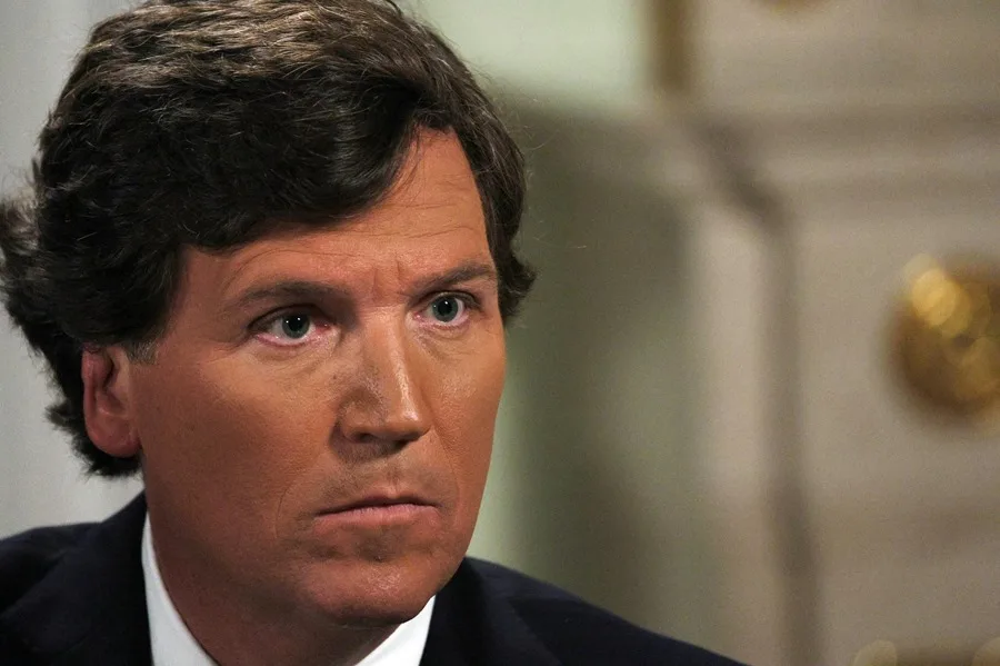 El periodista ultraconservador Tucker Carlson se disculpa por apoyar a Trump: "Me atormenta"