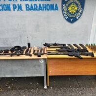 DICRIM arresta Sargento Mayor y ocupa cinco armas de fuego y más de 200 municiones en allanamiento en Barahona