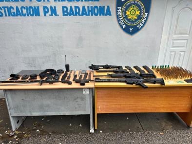 DICRIM arresta Sargento Mayor y ocupa cinco armas de fuego y más de 200 municiones en allanamiento en Barahona