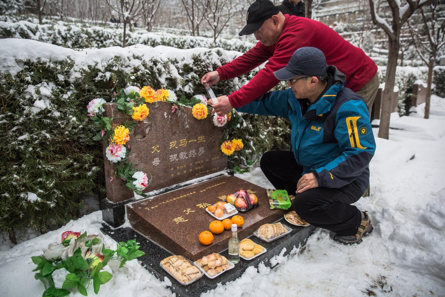 Entre tumbas caras y nuevas normas, China encara el coste de morir y peso de la tradición