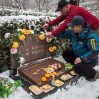 Entre tumbas caras y nuevas normas, China encara el coste de morir y peso de la tradición