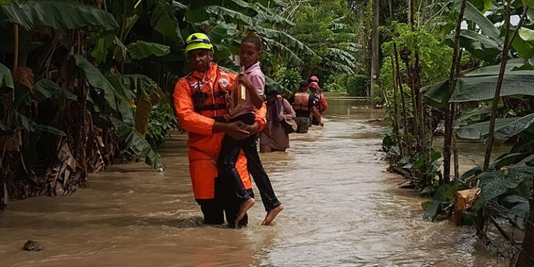 Defensa Civil coordina evacuaciones en provincias en alerta por lluvias