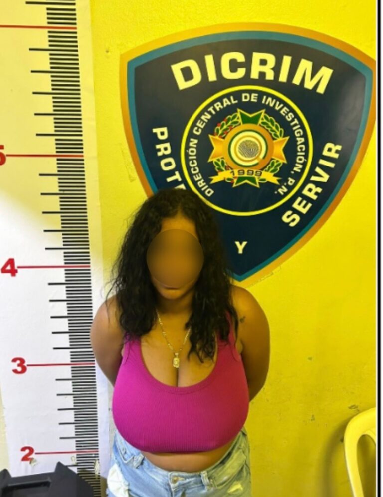 Policía Nacional arresta en La Vega a mujer por presuntos delitos tecnológicos