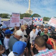 Trabajadores de Santiago marchan contra cambios a la cesantía y advierten posible huelga nacional