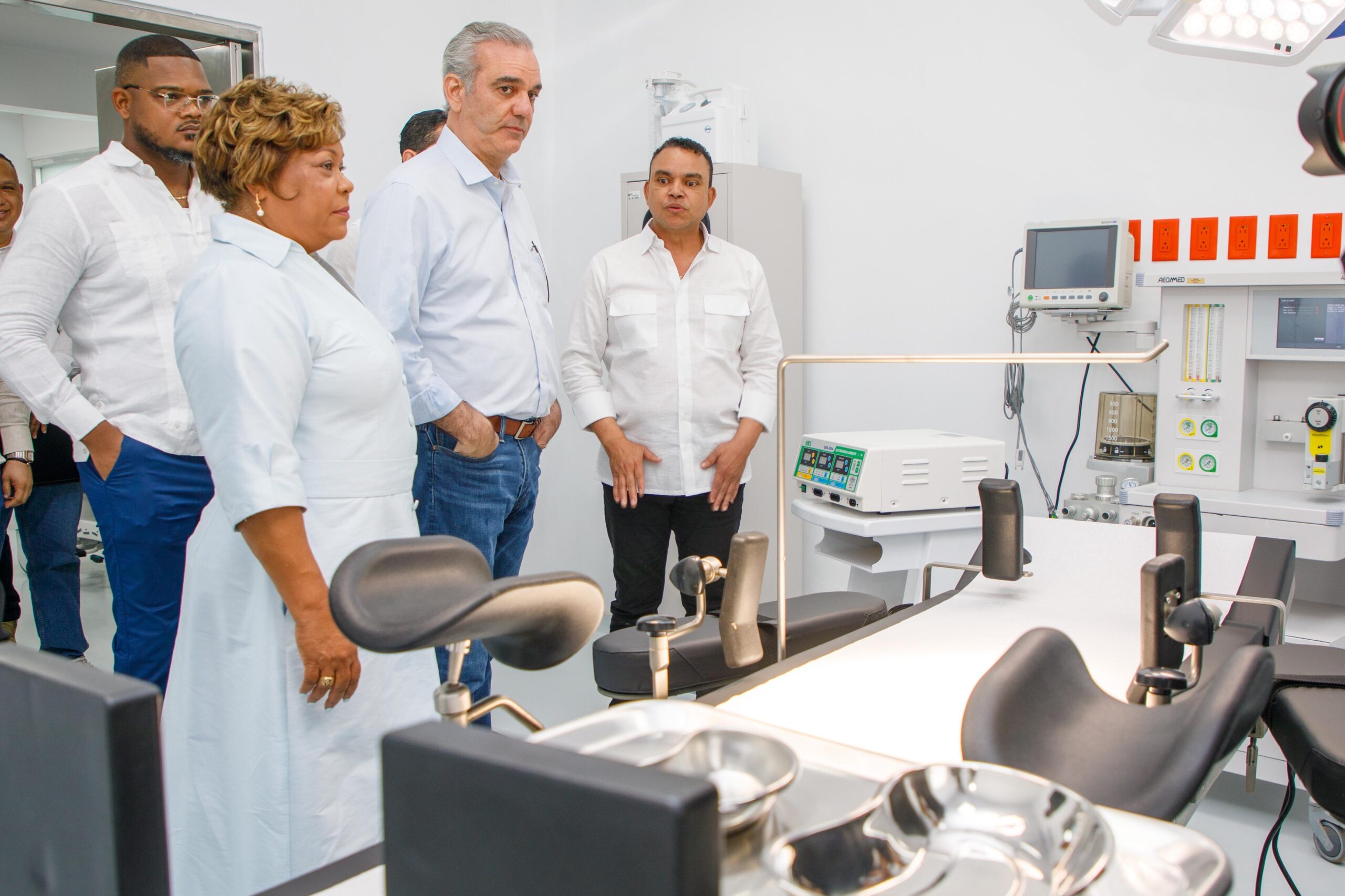 Abinader inaugura remozamiento del Hospital Municipal La Victoria con inversión de más de RD$75 millones de pesos