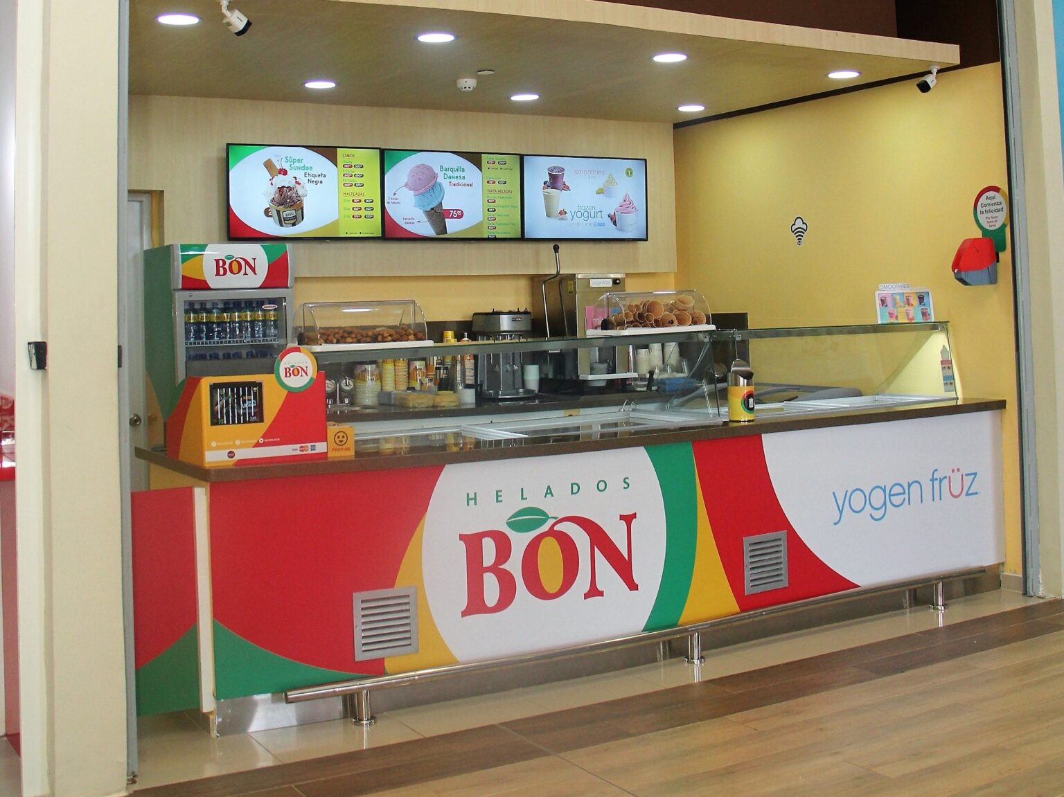 Heladería BON se pronuncia tras polémica por joven vendedor de sus productos