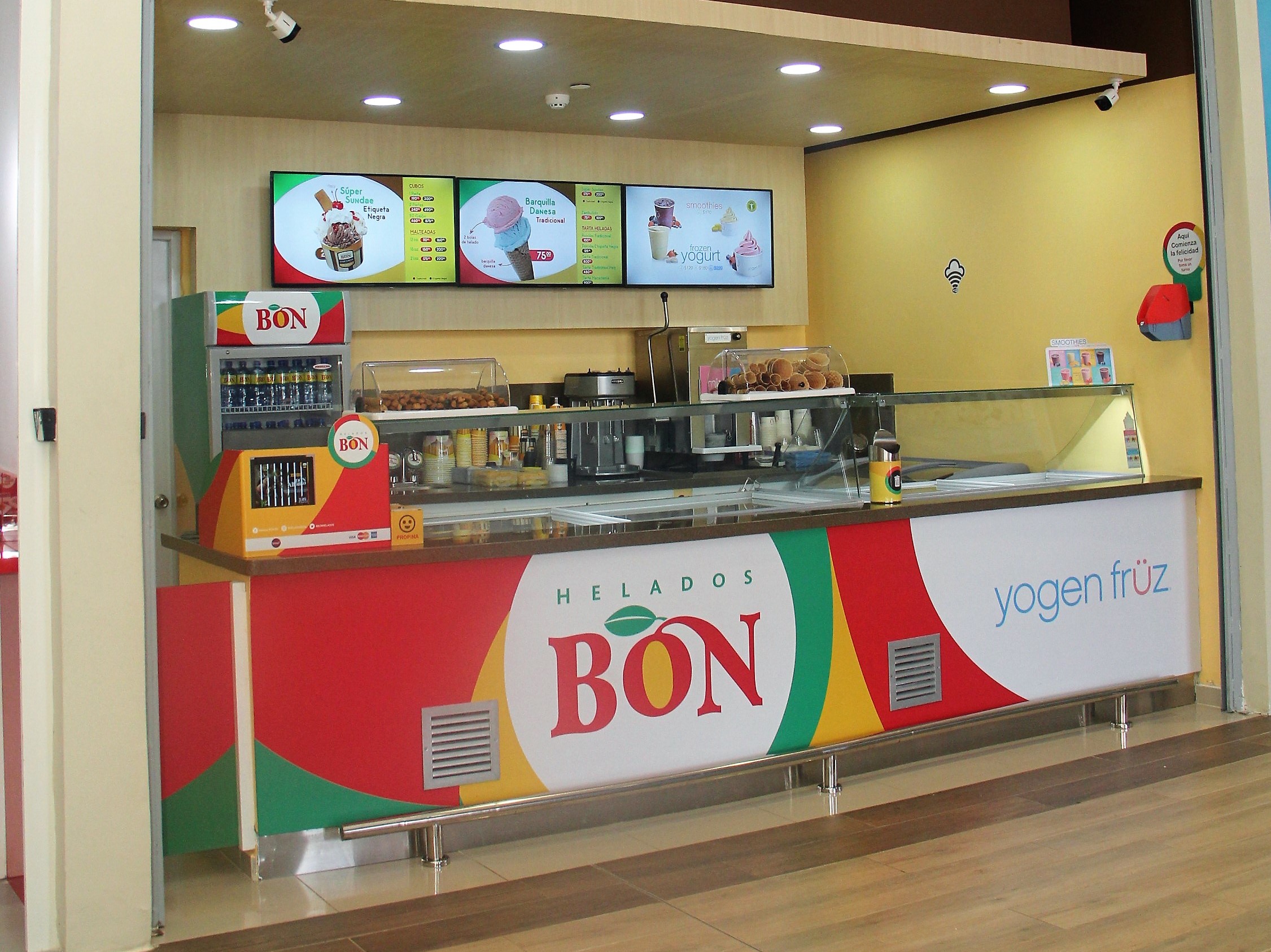 Heladería BON se pronuncia tras polémica por joven vendedor de sus productos