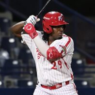 Félix Reyes pega jonrón en el primer turno al bate de su carrera en Grandes Ligas
