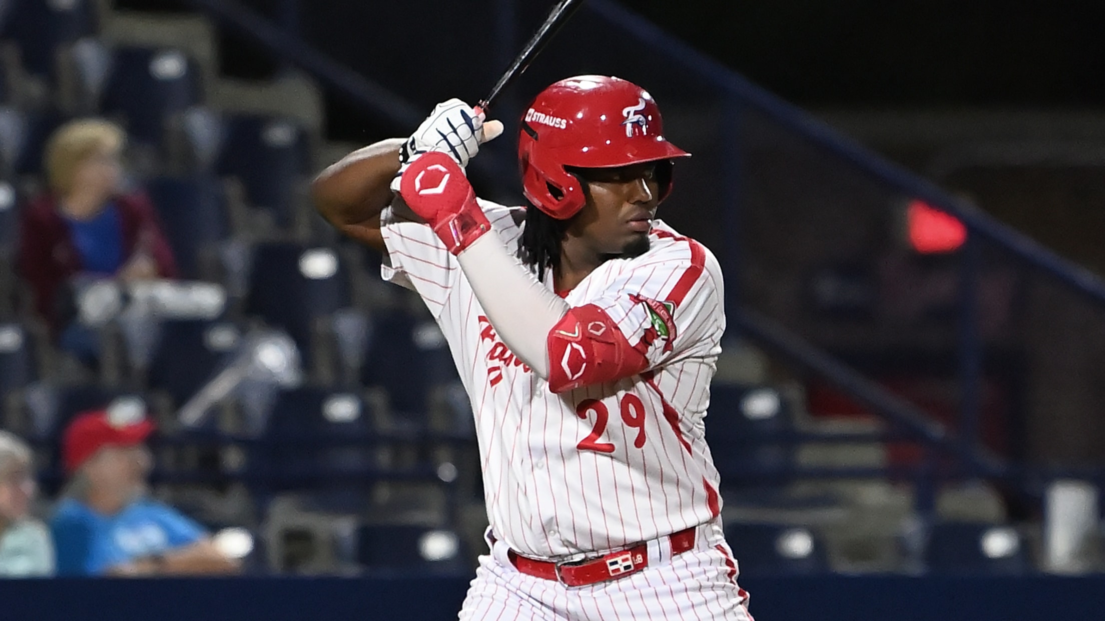 Félix Reyes pega jonrón en el primer turno al bate de su carrera en Grandes Ligas