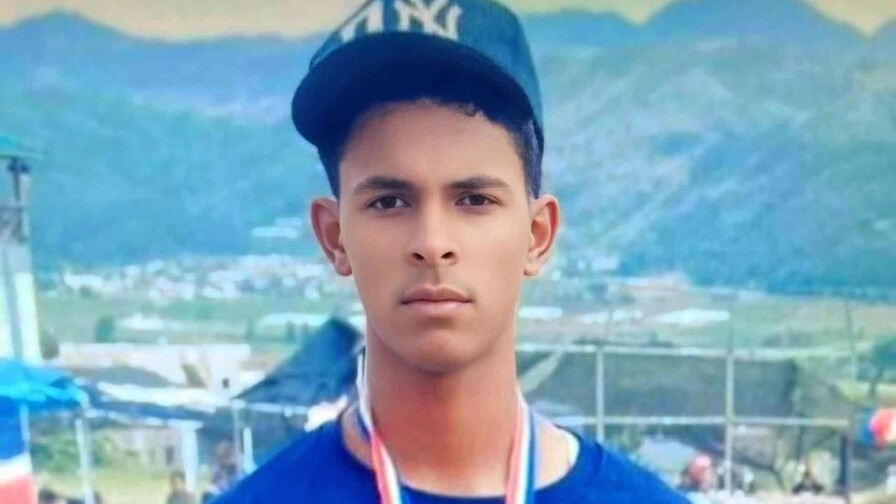 Adolescente fallece mientras practicaba béisbol en Constanza