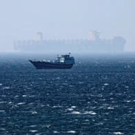 EE.UU. dice que 20 buques permanecen varados en un puerto clave iraní debido al bloqueo naval
