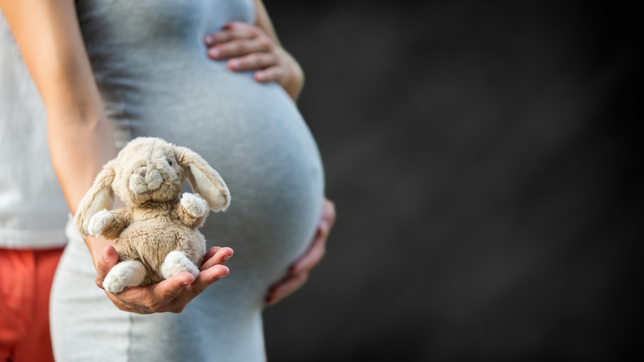 Más de 800 niñas menores de 15 años quedaron embarazadas en 2025 en República Dominicana