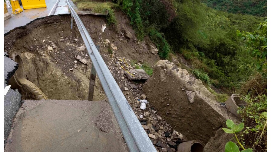 Socavón deja parcialmente incomunicada a San José de Ocoa; tránsito sigue restringido