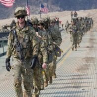 EEUU envía miles de soldados más a Oriente Medio mientras Trump ve la guerra cerca del fin