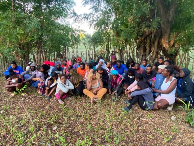 Ejército detiene a 43 haitianos en condición migratoria irregular en Montecristi