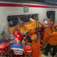 Elevan a siete los muertos tras la colisión de dos trenes a las afueras de Yakarta