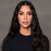 Kim Kardashian comparte su estricta rutina de bienestar con decenas de suplementos diarios