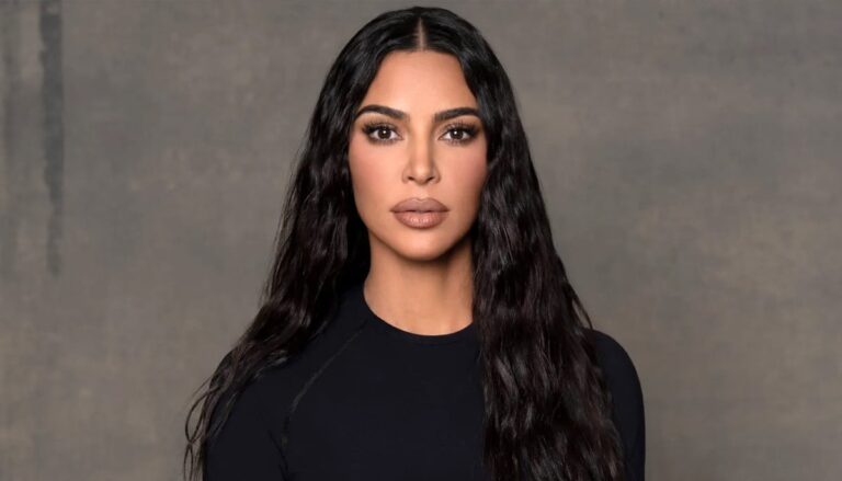 Kim Kardashian comparte su estricta rutina de bienestar con decenas de suplementos diarios