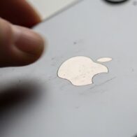 Qué función puedes activar tocando la manzana de tu iPhone