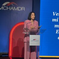 Raquel Arbaje destaca papel del sector privado en el desarrollo social durante almuerzo de AMCHAMDR