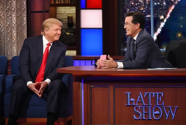 Trump celebra el fin del show del "completo idiota" Colbert tras sus agudas críticas