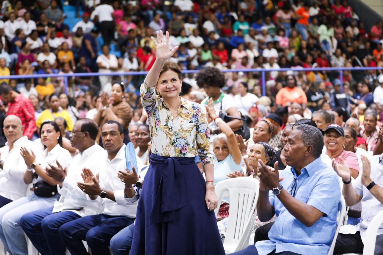 Raquel Peña comparte con más de 5,000 madres en Barahona durante jornada “Madres que Sostienen”