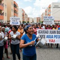 Cacerolazo en Ciudad Juan Bosch por falta de agua potable