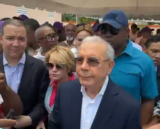 Danilo Medina asegura que el PLD “compite por el primer lugar” y afirma que “la gente se ha dado cuenta de que se vivía mejor”