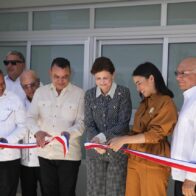 Raquel Peña y director del SNS entregan renovado hospital municipal de Castañuelas