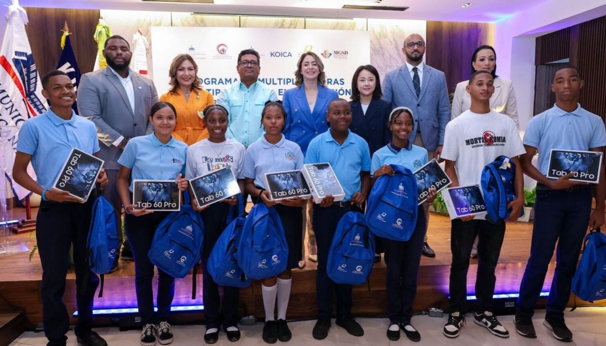Ministerio de la Mujer impulsa programa de liderazgo juvenil en el Gran Santo Domingo