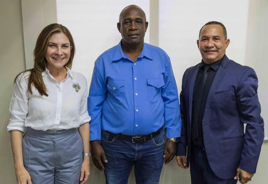 PRM fortalece su estructura política en Azua con integración de líder comunitario al proyecto Carolina 2028