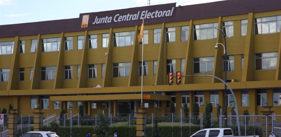 JCE elimina restricciones por mes de nacimiento para renovar la cédula los fines de semana y feriados