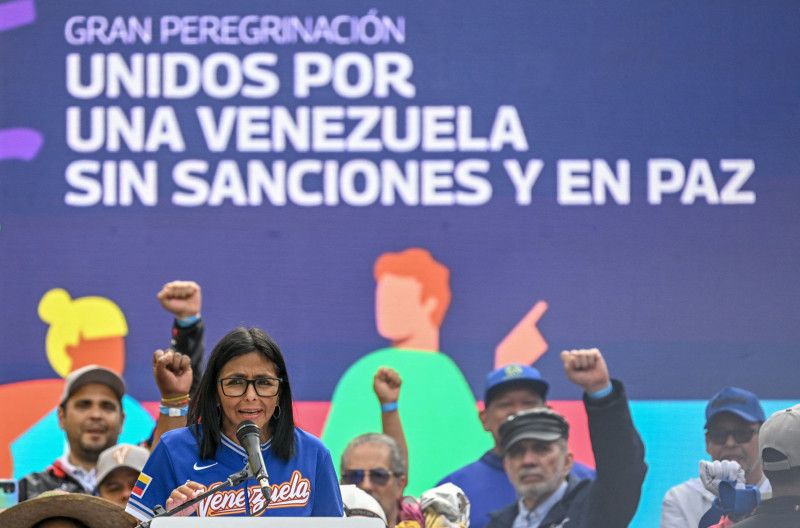 Presidenta interina de Venezuela anuncia aumento salarial de 26% a 240 dólares mensuales
