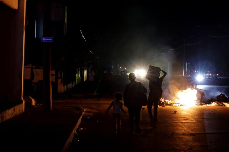 Protestas en La Habana por cuarto día consecutivo sacuden a una Cuba sin combustible ni electricidad