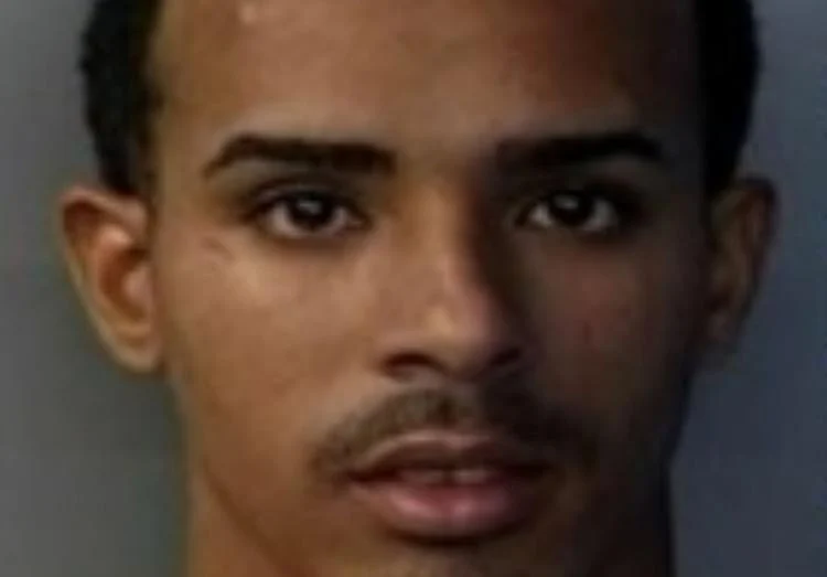 Buscan hombre con fianza de $825 mil por alegado caso de violencia doméstica en Puerto Rico