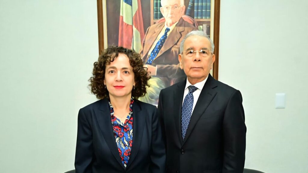 Embajadora de España visita a Danilo Medina en la sede del PLD