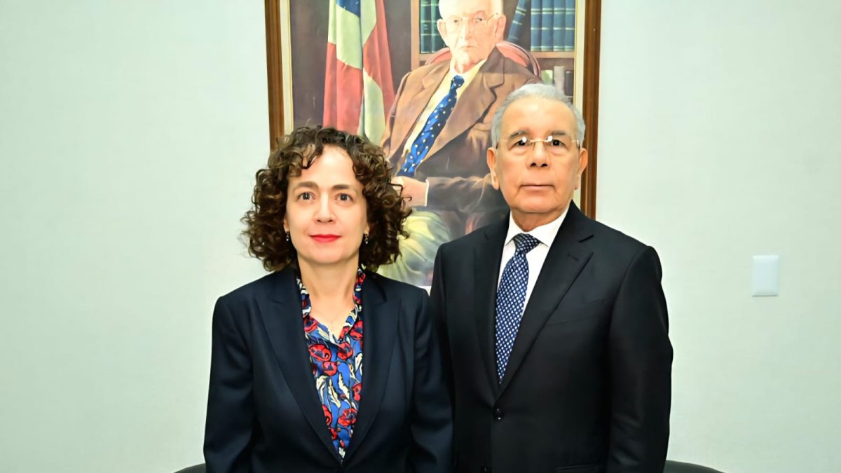 Embajadora de España visita a Danilo Medina en la sede del PLD